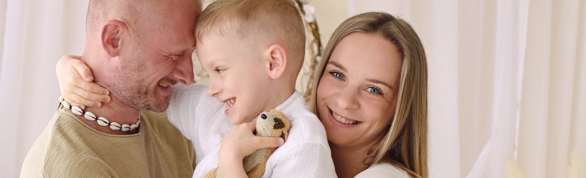 Rodinné atelierove fotenie PAMAS FOTO Sona Kalabova Rodinné atelierove fotenie PAMAS FOTO Sona Kalabova